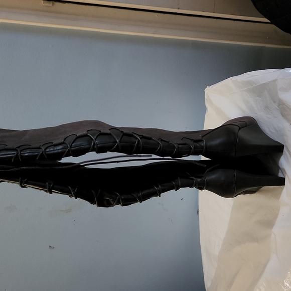 Grey suede wedges 8.5 - Picture 2 of 3